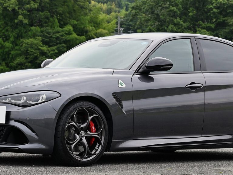 Alfa Romeo Giulia front view