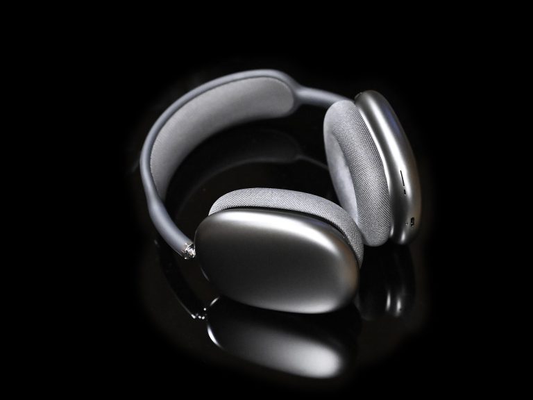 Apple AirPods Max front view