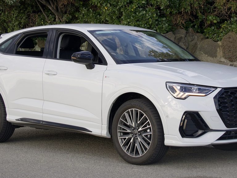Audi Q3 front view