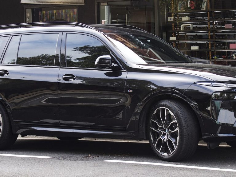 BMW X7 front view