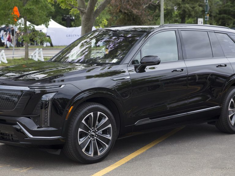 Cadillac Vistiq front view