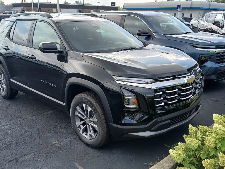 Chevrolet Equinox front view