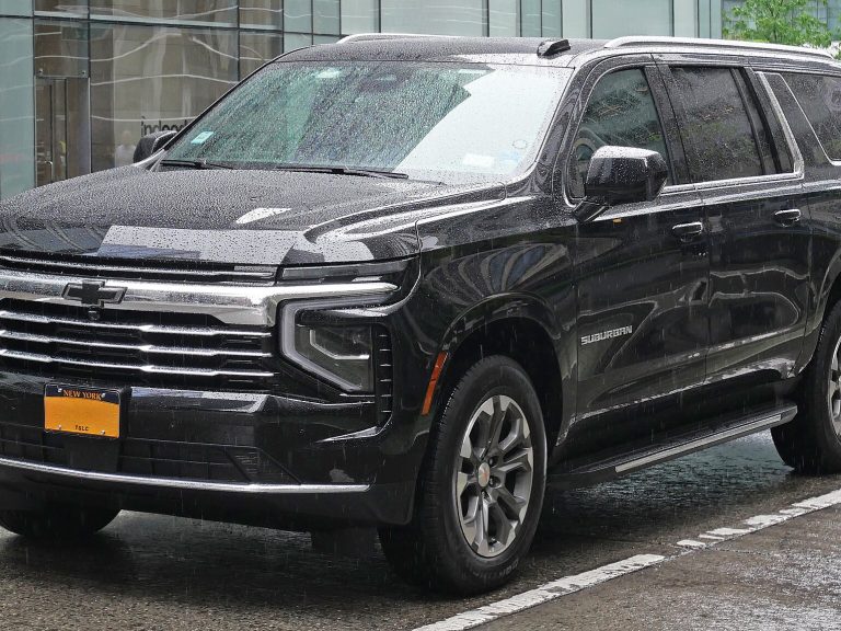 Chevrolet Suburban front view