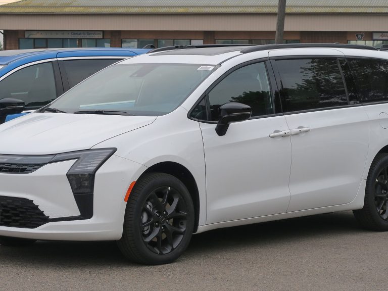 Chrysler Pacifica front view