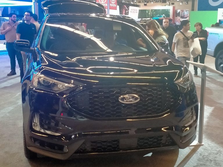 Ford Edge front view