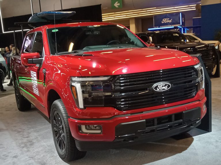 Ford F-150 front view