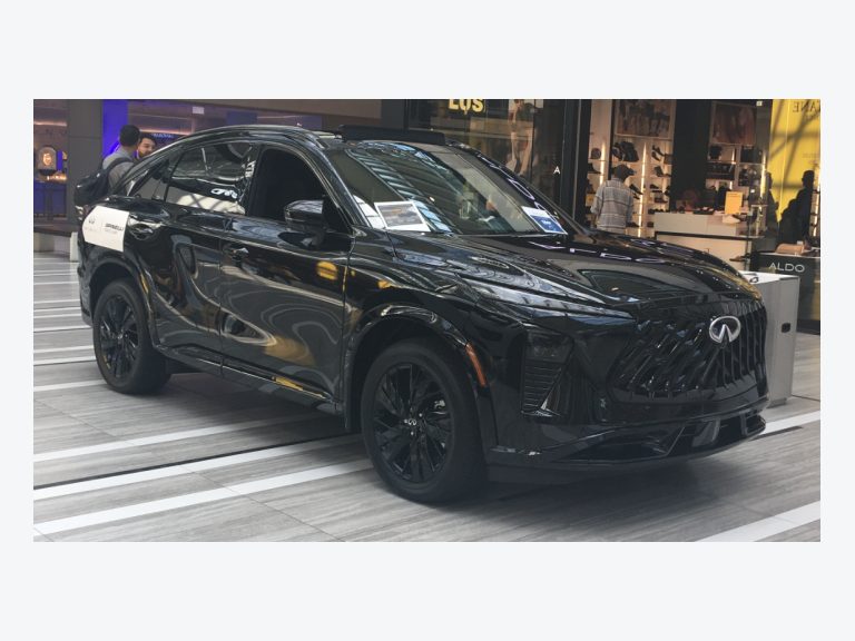 Infiniti QX65 front view