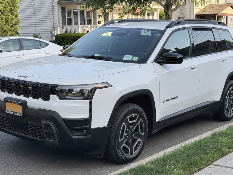 Jeep Cherokee front view