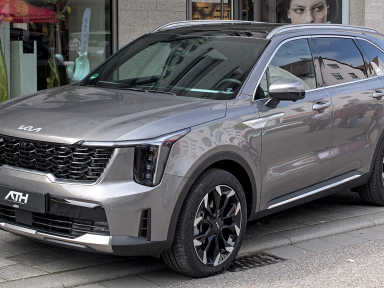 Kia Sorento front view