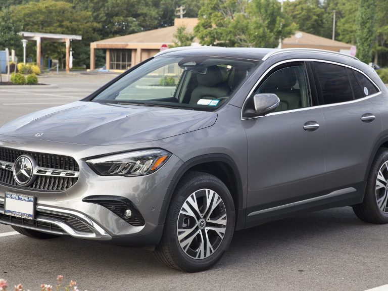 Mercedes-Benz GLA front view