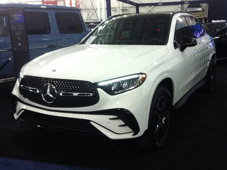 Mercedes-Benz GLC front view