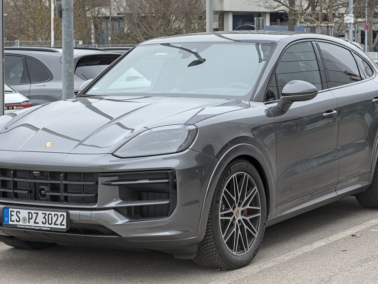 Porsche Cayenne front view