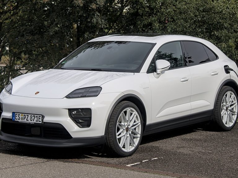 Porsche Macan front view