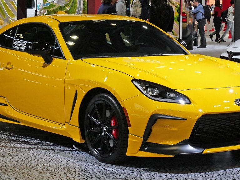 Toyota GR86 front view