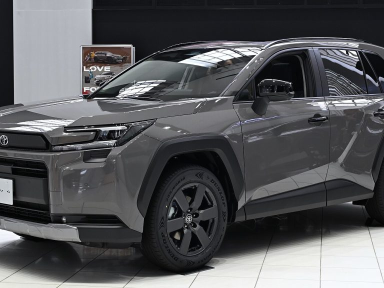 Toyota RAV4 front view