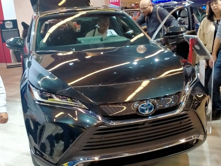 Toyota Venza front view