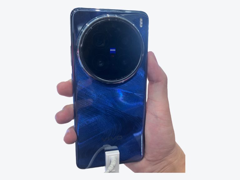 Vivo X200 Pro front view