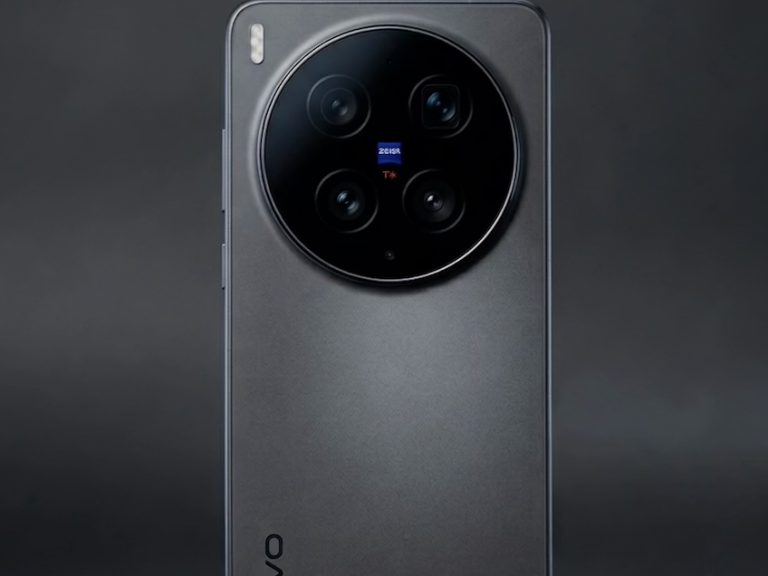 Vivo X300 Ultra front view