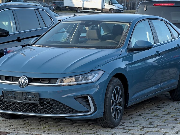 Volkswagen Jetta front view
